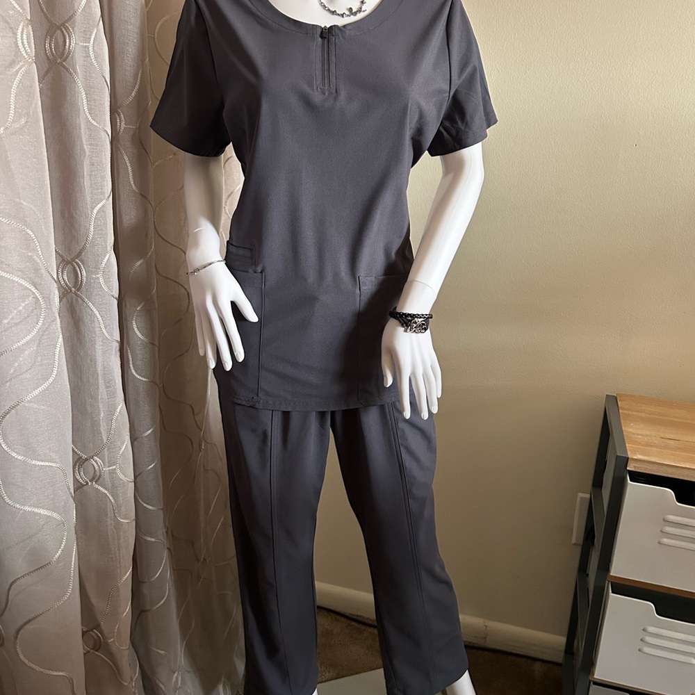 Scrubology scrub set